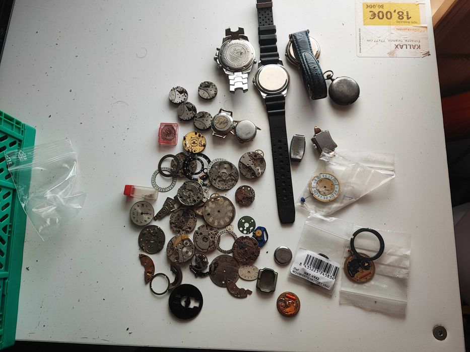 Lote de relógios para peças ou reparação