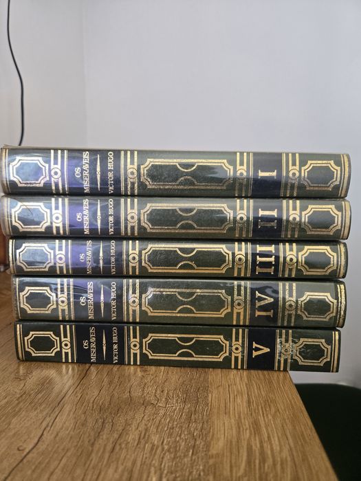 Os Miseráveis – Victor Hugo – Coleção completa 5 volumes – Capa dura