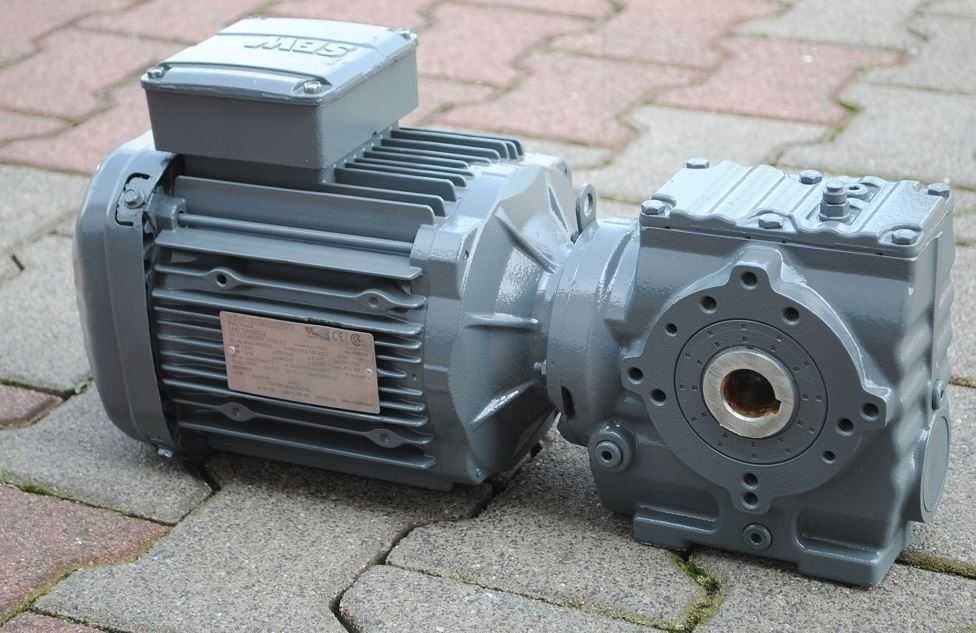 Motoreduktor kątowy 1.5kw. 223obr./min. SEW SA47DRE90L4