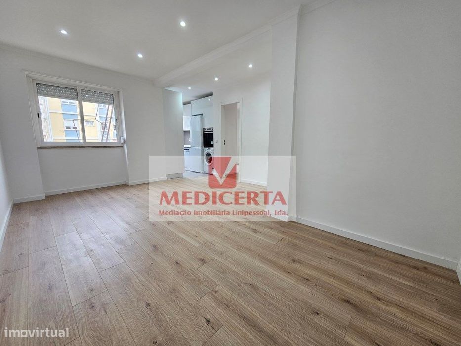 Queluz - Centro T3 (74m2) Totalmente remodelado