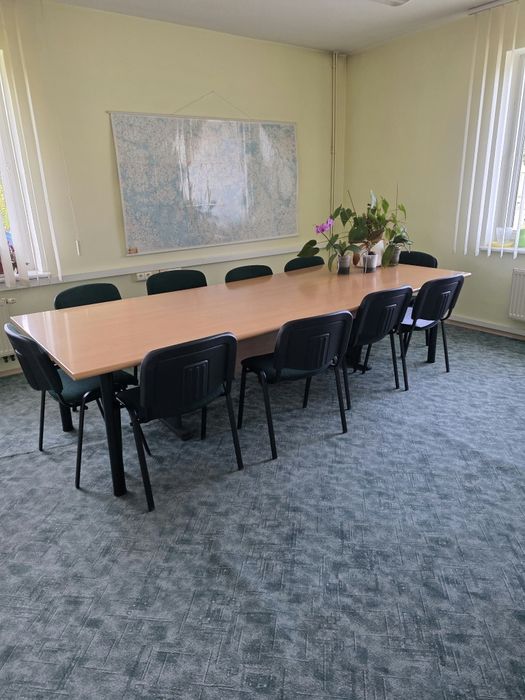Stół konferencyjny z 15 krzesłami