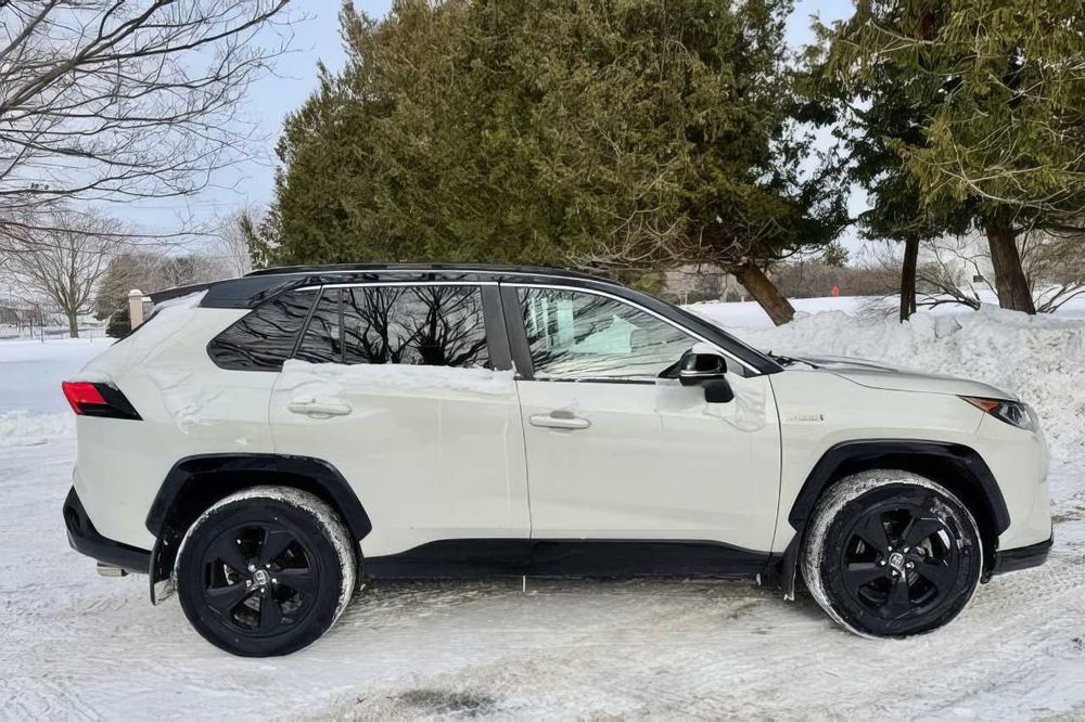 Toyota RAV4 Hybrid XSE      2021