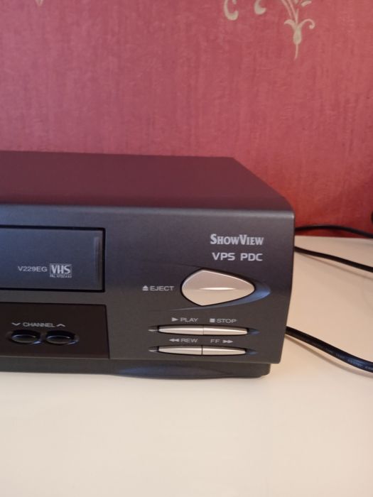 Відеомагнітофон касетний Toshiba V-229EG