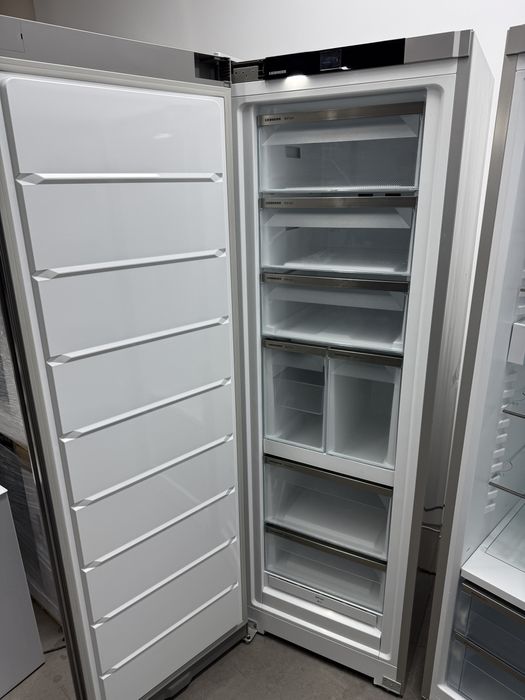 Холодильник морозильна камера Liebherr SRBsrc5220