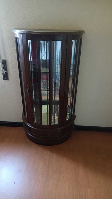 Móveis antigos de madeira de alta qualidade