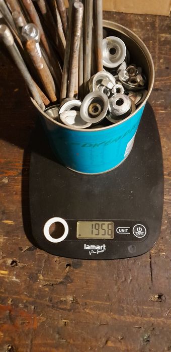 Zestaw śrub nakrętek i podkładek
Waga około 2 kg
Stan jak na zdjęciach