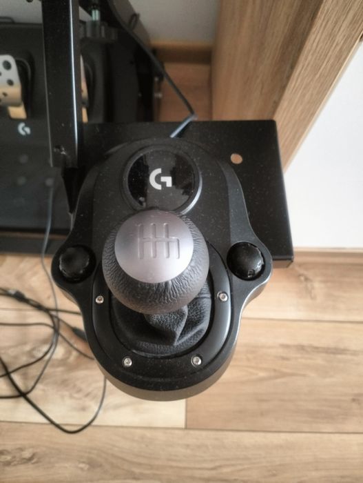 Kierownica i skrzynia biegów oraz stolik xbox