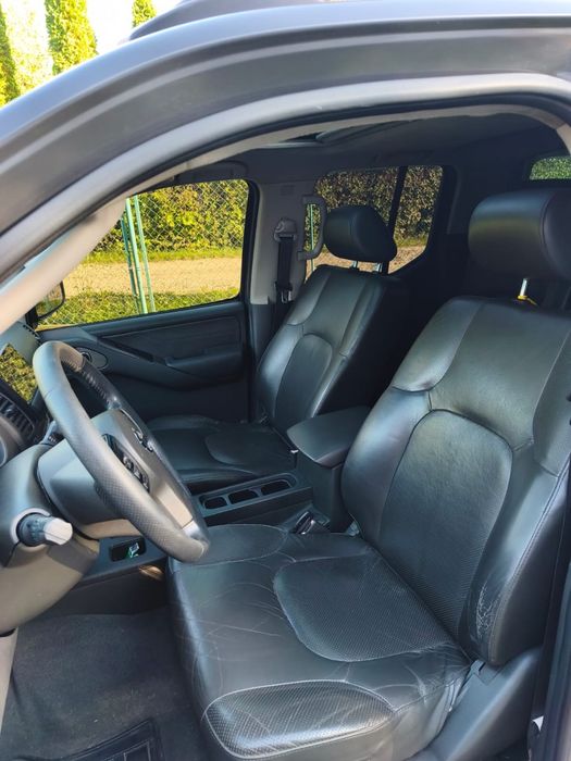 автомобіль Nissan Navara