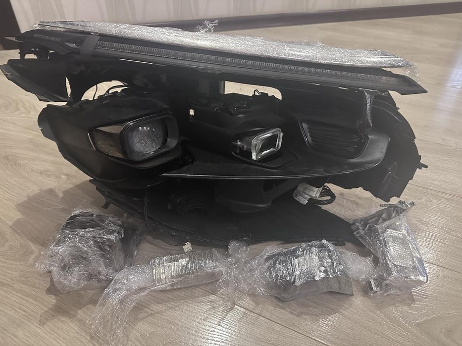 Правая фара с Mercedes EQS SUV