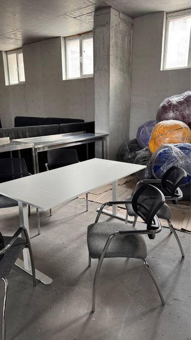 Продам кресла офисные руководителя столы LOFT тумбы комоды стільці