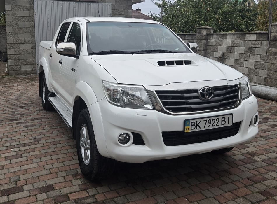 Продам Toyota Hilux 2013