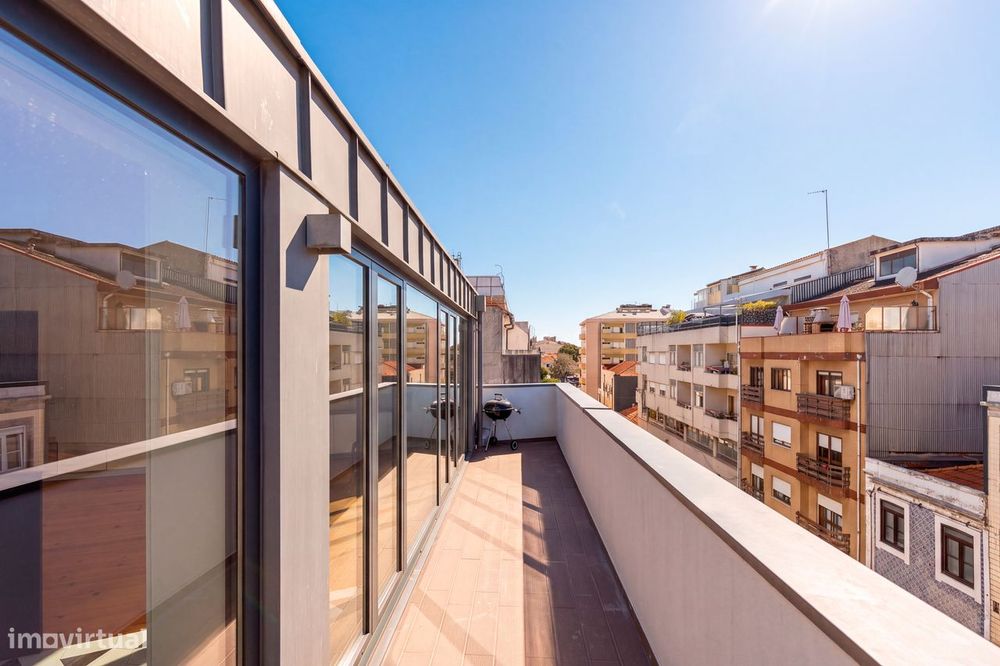 T2+1 moderno com varanda, elevador e ar condicionado