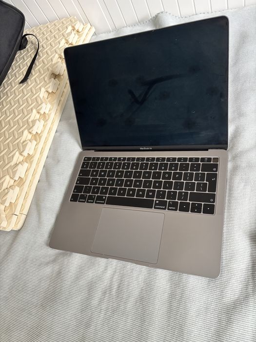 MacBook Air Retina 13 2018 i5 8GB 128GB Space Gray