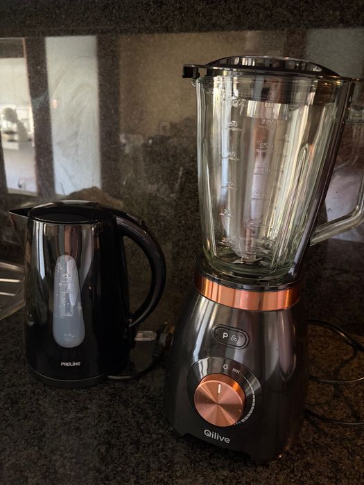 Liquidificador e jarro elétrico