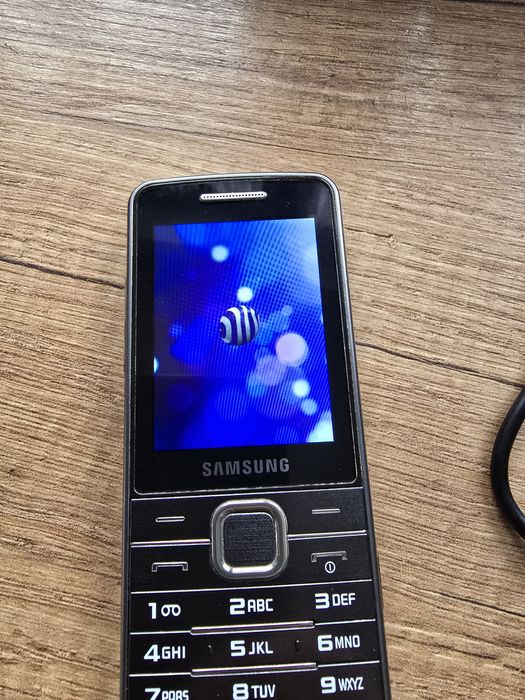 Telefon Samsung GT-S5611