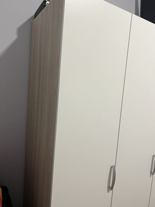 Roupeiro com 3 portas