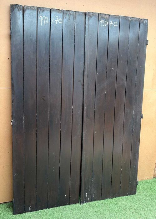 Portas de duas folhas antiga em madeira exotica