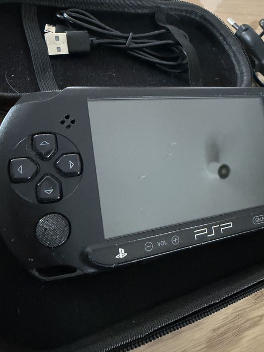 Konsola PSP wersja 1004 z gra fifa 13