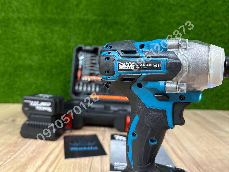 Аккумуляторный Гайковерт Makita DTW520BL 36V8Ah С набором инструментов