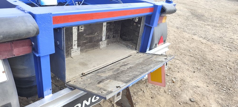 Контейнеровоз під 20 футовий контейнер