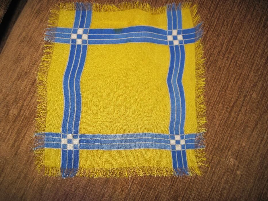 Салфетка желтая с синим узором советская