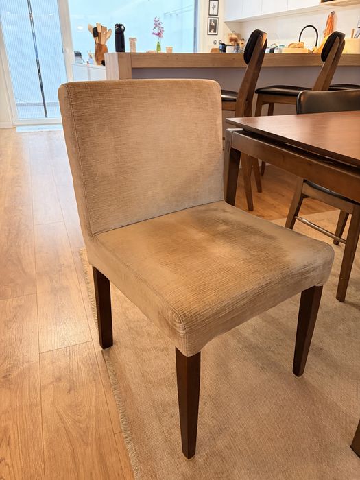 Cadeiras e bancos altos