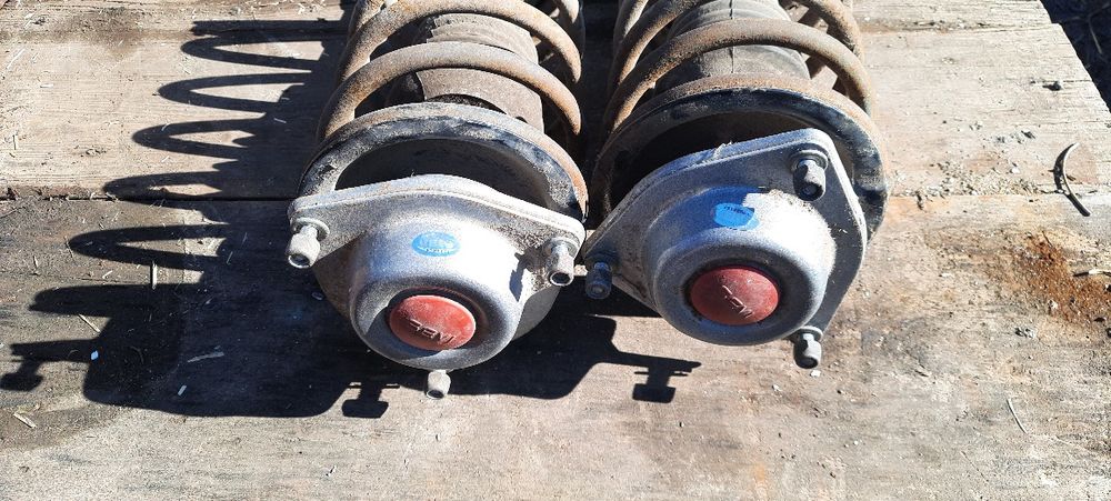 Стойки передні ваз 2110