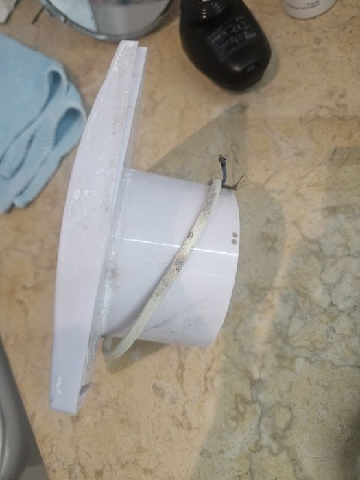 Tenho este exaustor de casa de banho