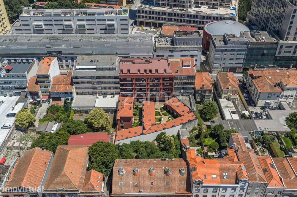 T3 triplex semi-novo com garagem e arrumos - Cond. Terracotta, Porto