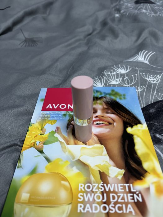 Pomadka ultraśniąca Avon