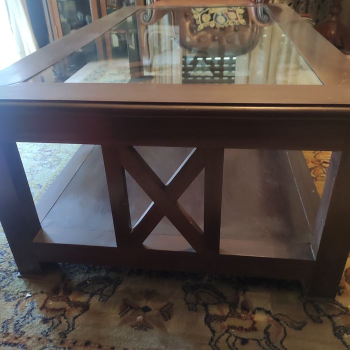 Mesa de centro com tampo de vidro