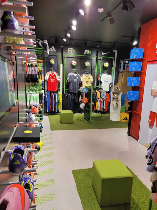 CH Manhattan: lokal użytkowy, ok 60 m2 na antresoli - od połowy 01.26