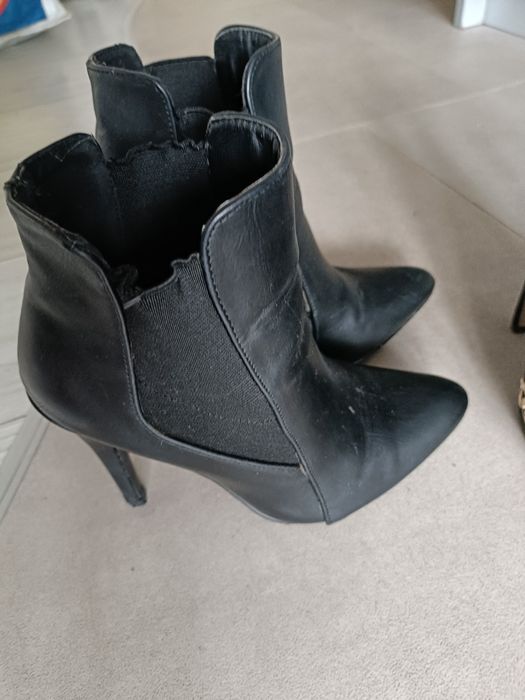 Eleganckie czarne skórzane botki