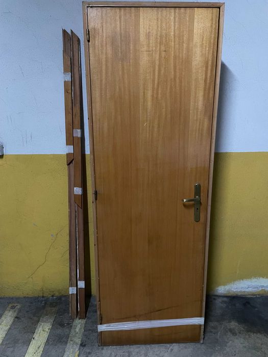 Porta interior de madeira