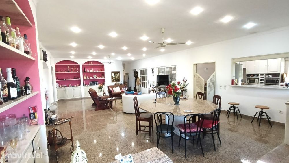 Quinta Pegões Velhos, junto á adega, com moradia e armazém lote 3,8 ha