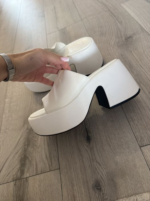 Мюлі білого кольору Zara