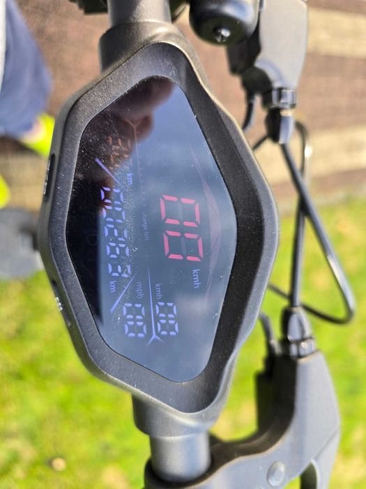 Lambhorghini. Hulajnoga elektryczna