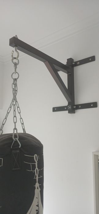 Saco de boxe com suporte de parede
