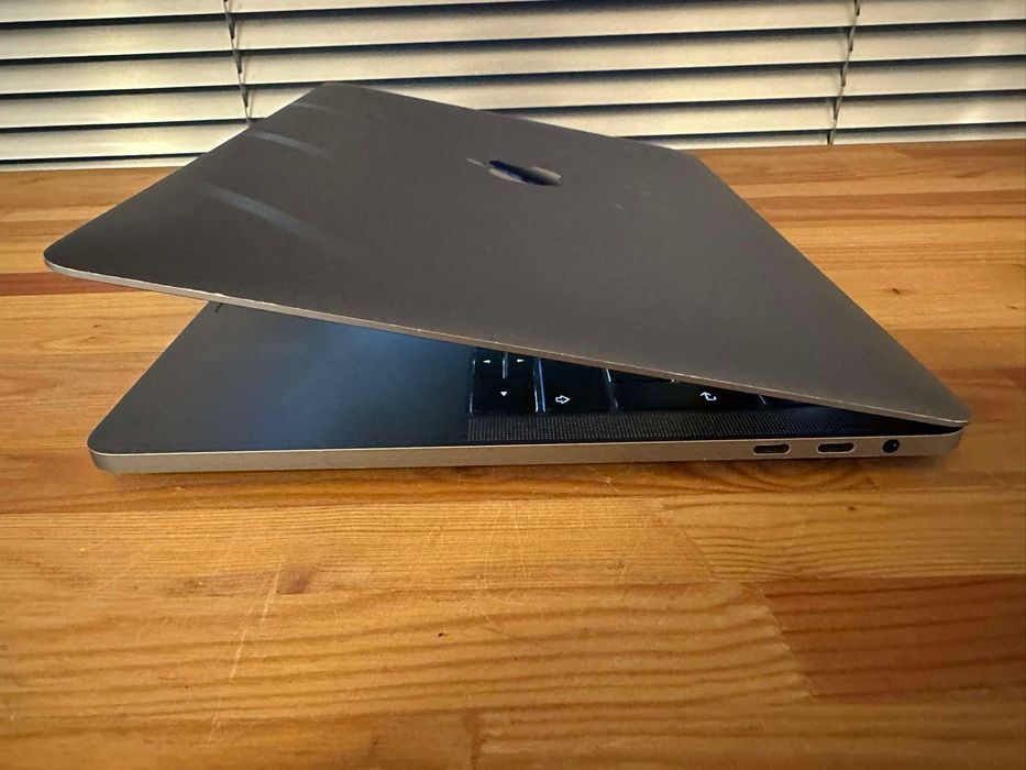 Laptopa Apple MacBook Pro 13 A1989 i5 16gb 256gb klasa B Sequoia