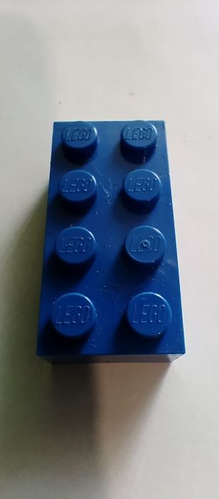Klocki lego w różnej postaci i formie.