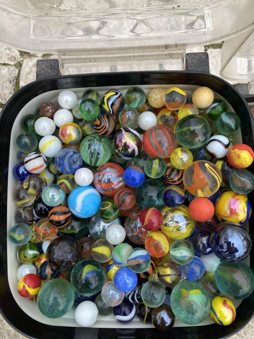 Lote de berlindes conjunto com muitos berlindes e abafadores