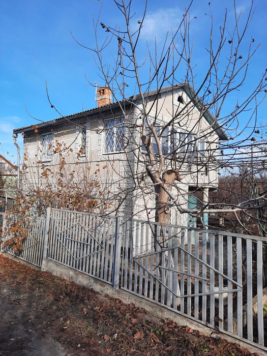 Продам  дачу. Заміський  будинок