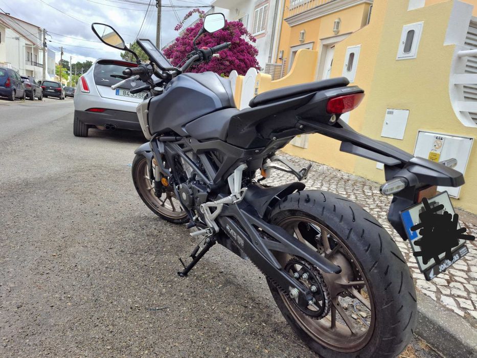 Honda CB125R 2022