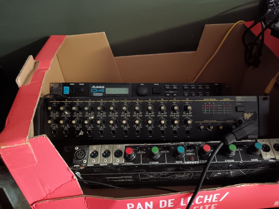 Vendo muito material musical