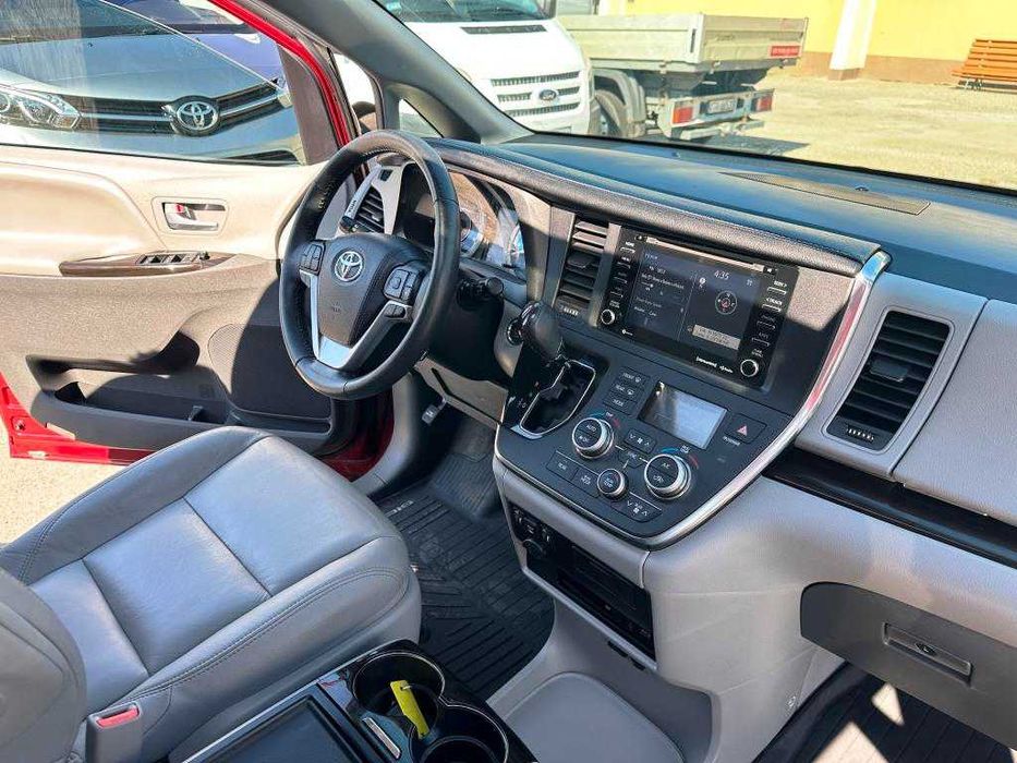 Wynajem 8  osobowa Toyota Proace lub Sienna automat