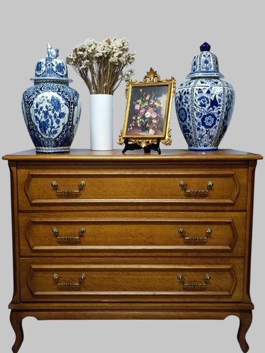 Великий дубовий комод