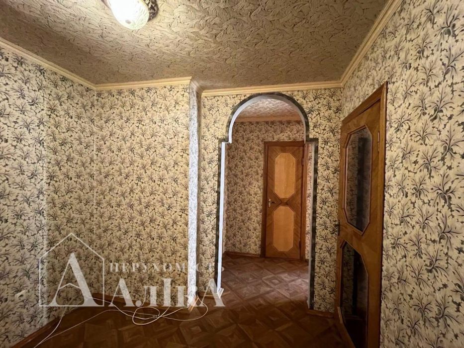 Продам 3-кімнатну квартиру з індивідуальним опаленням  в самому ЦЕНТРІ
