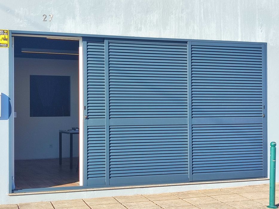 Loja para arrendamento em frente à Internacional Sharing School