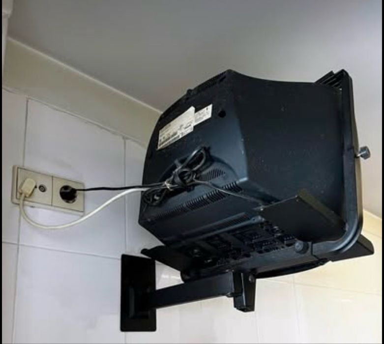 Televisão Philips com suporte de parede