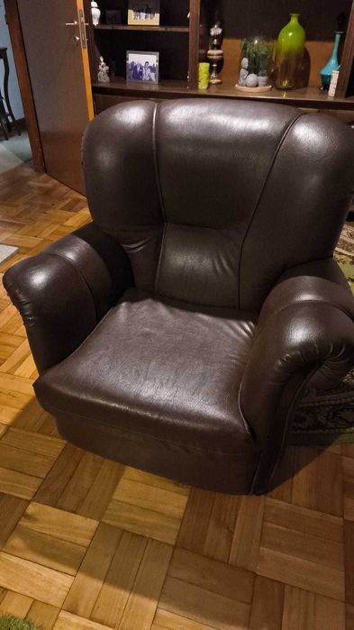 Brown Leather Single Sofas — Perfect Condition — €1564739761592578120